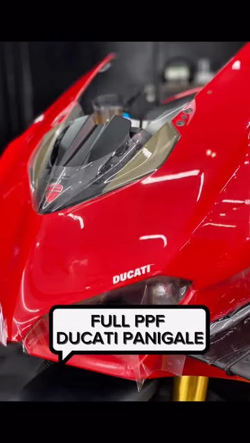 Frente de uma Ducati Panigale vermelha com PPF full