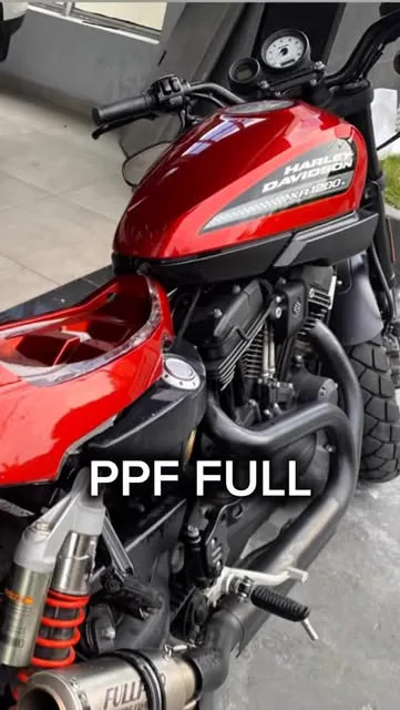 Harley-Davidson Sportster vermelha com PPF full
